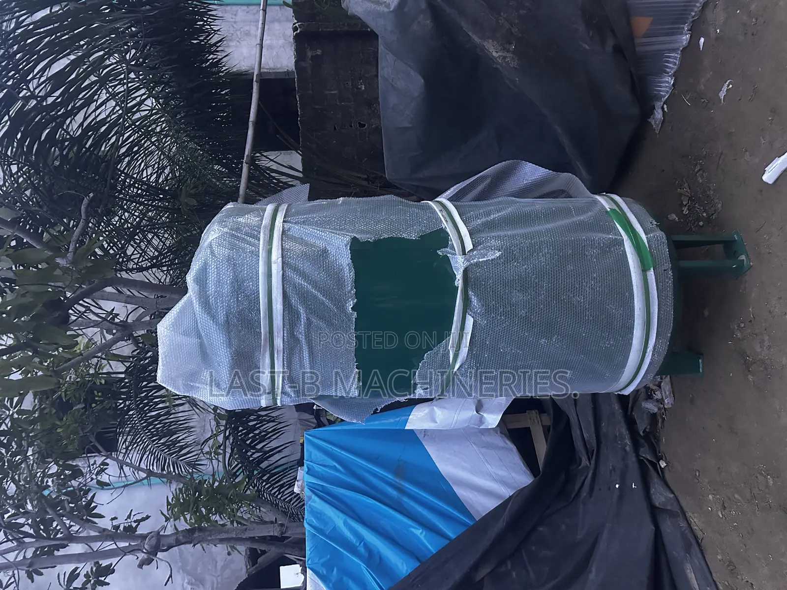 1000l Air Receiver Tank and 30hp Screw Compressor