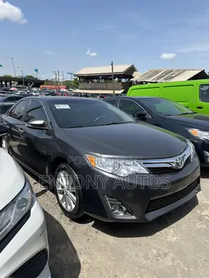Toyota Camry XLE 4dr Sedan (3.5L 6cyl 6A) 2014 Gray