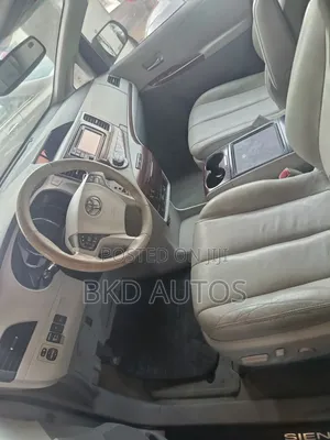 Toyota Sienna XLE FWD 8-Passenger 2013 Silver