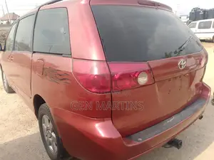 Toyota Sienna 2007 Red