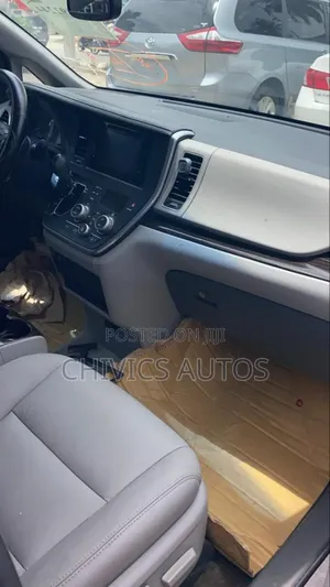 Toyota Sienna 2016 Gray