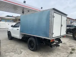 Toyota Hilux 2022 White