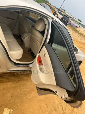 Lexus ES 350 2012 Gold
