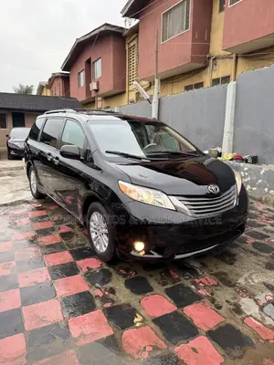 Toyota Sienna XLE 7 Passenger 2010 Black