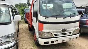 Toyota Dyna 2010 White
