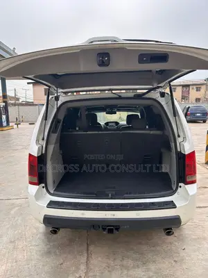 Honda Pilot Touring w/RES/Navi 4WD (3.5L 6cyl 5A) 2011 White