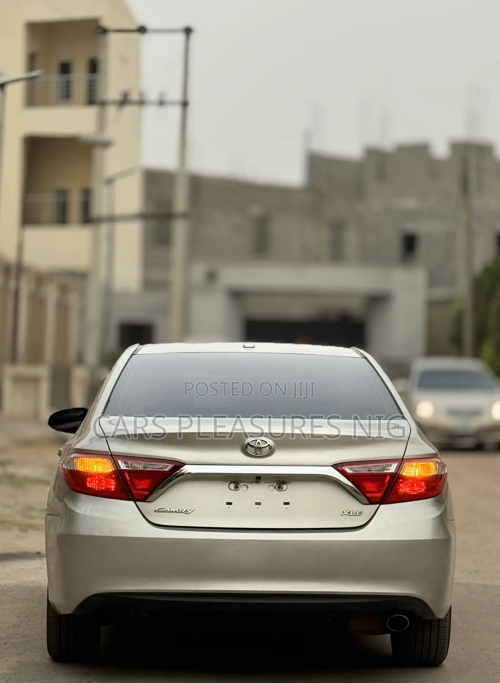 Toyota Camry XLE 4dr Sedan (2.5L 4cyl 6A) 2016 Gold