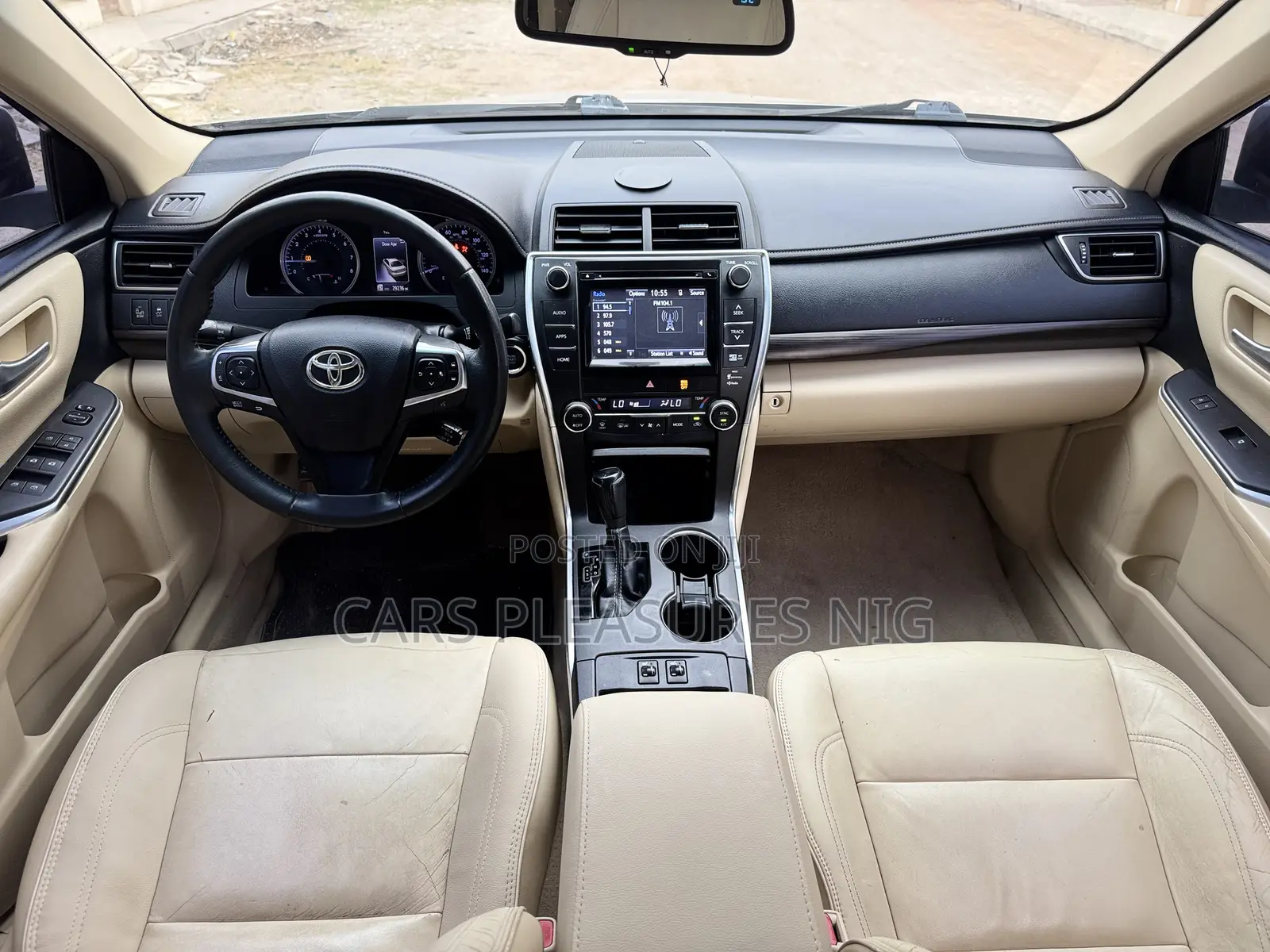 Toyota Camry XLE 4dr Sedan (2.5L 4cyl 6A) 2016 Gold