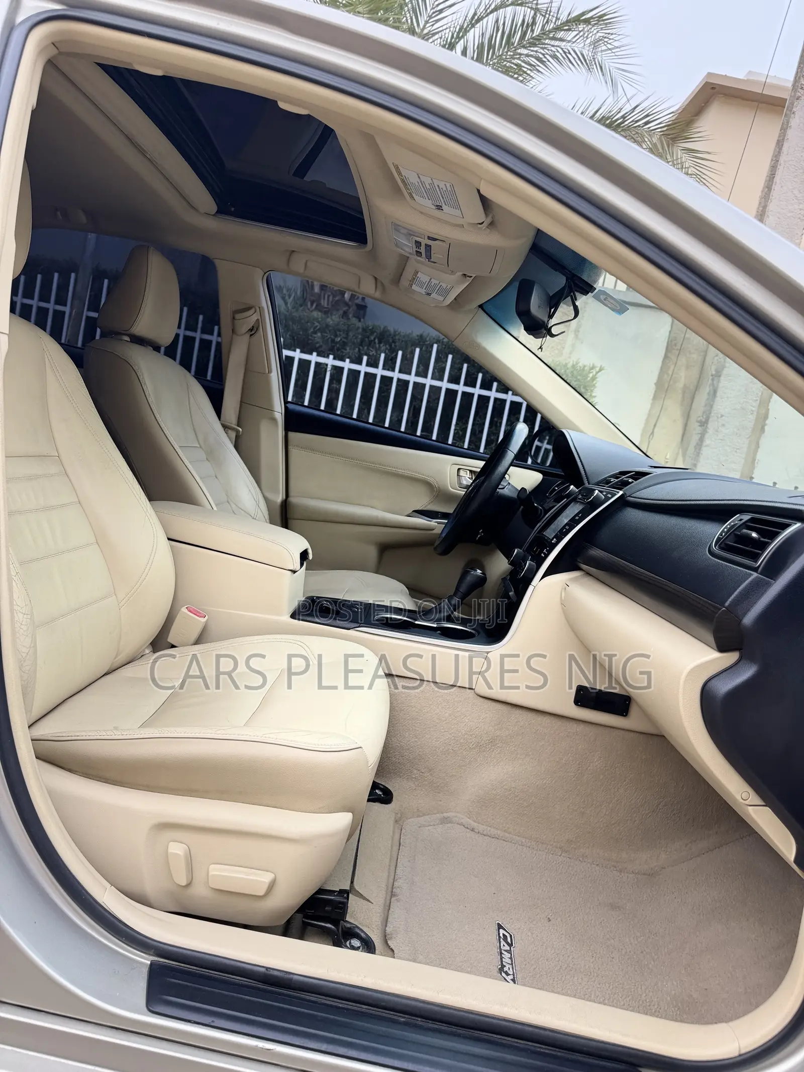 Toyota Camry XLE 4dr Sedan (2.5L 4cyl 6A) 2016 Gold