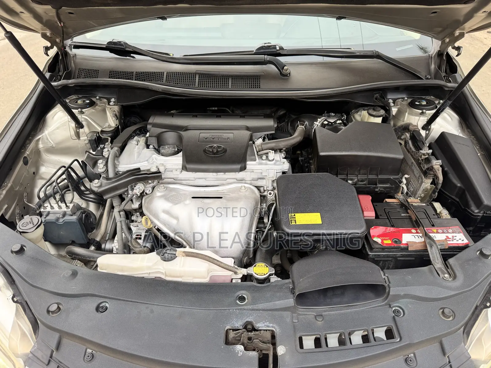 Toyota Camry XLE 4dr Sedan (2.5L 4cyl 6A) 2016 Gold