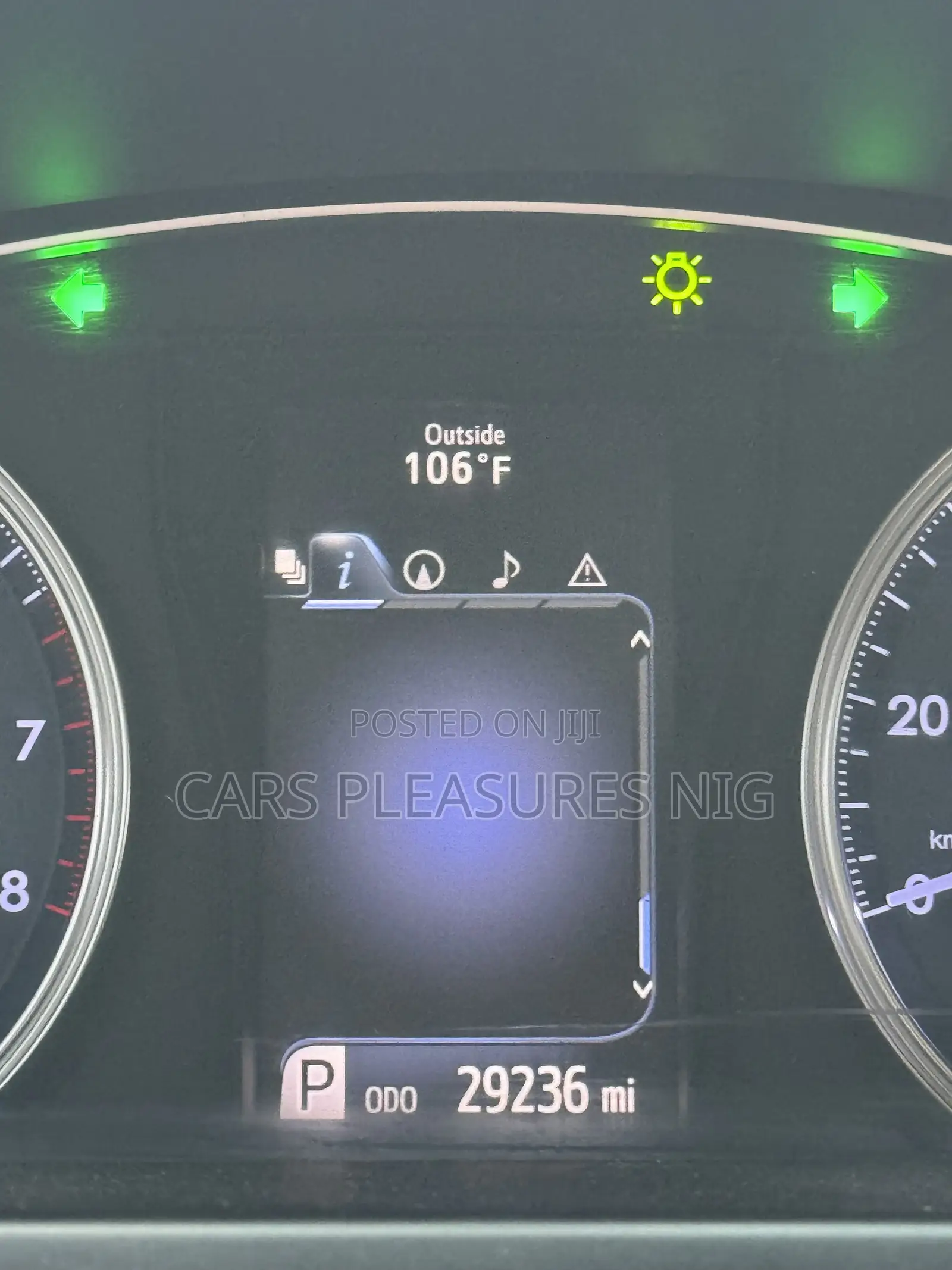 Toyota Camry XLE 4dr Sedan (2.5L 4cyl 6A) 2016 Gold