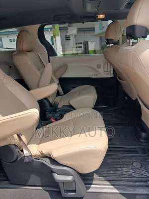Toyota Sienna XLE 8-Passenger 2021 Burgundy