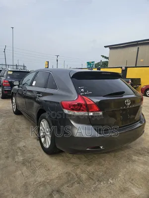 Toyota Venza LE 2011 Gray