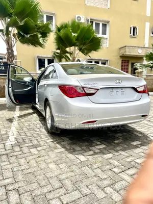 Hyundai Sonata Limited Sedan FWD (2.4L 4cyl 6A) 2012 Silver
