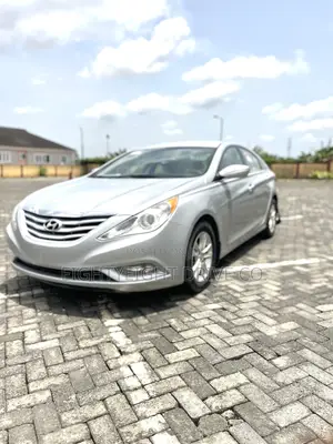 Hyundai Sonata Limited Sedan FWD (2.4L 4cyl 6A) 2012 Silver
