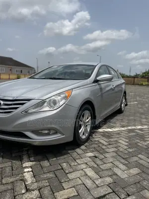 Hyundai Sonata Limited Sedan FWD (2.4L 4cyl 6A) 2012 Silver