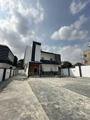 4bdrm Duplex in Chief Lateef Oyelade, Oluyole Estate for sale