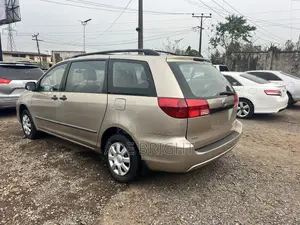 Toyota Sienna CE FWD 2006 Gold