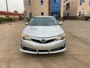 Toyota Camry SE 4dr Sedan (2.5L 4cyl 6A) 2014 Silver
