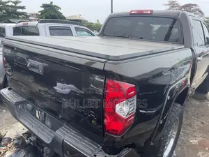 Toyota Tundra Platinum 5.7L V8 4x4 CrewMax 5.6 ft. box 145.7 in. WB