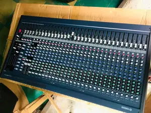 Yamaha 32-Channels Mixing Console With Effects Mixer