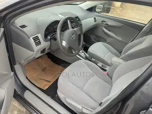 Toyota Corolla LE 4dr Sedan (1.8L 4 cyl 4A) 2009 Gray
