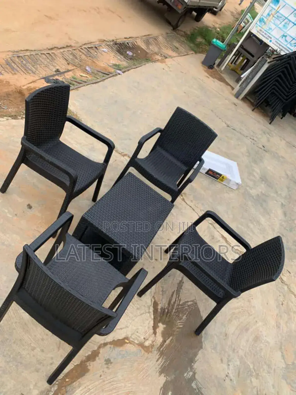 Outdoor Patio Dining Set (4-Seater)