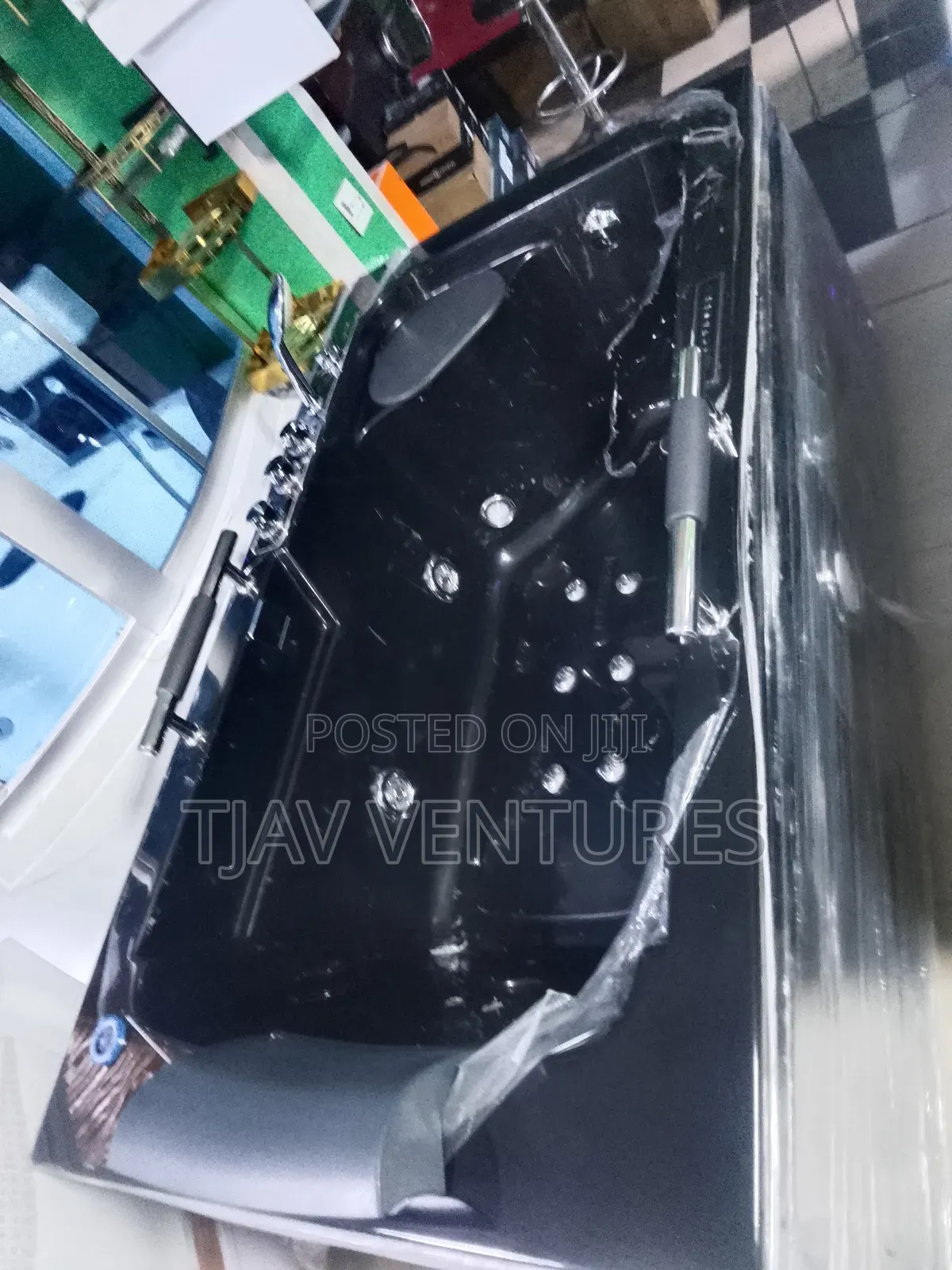 England Standard Black Single Jacuzzi