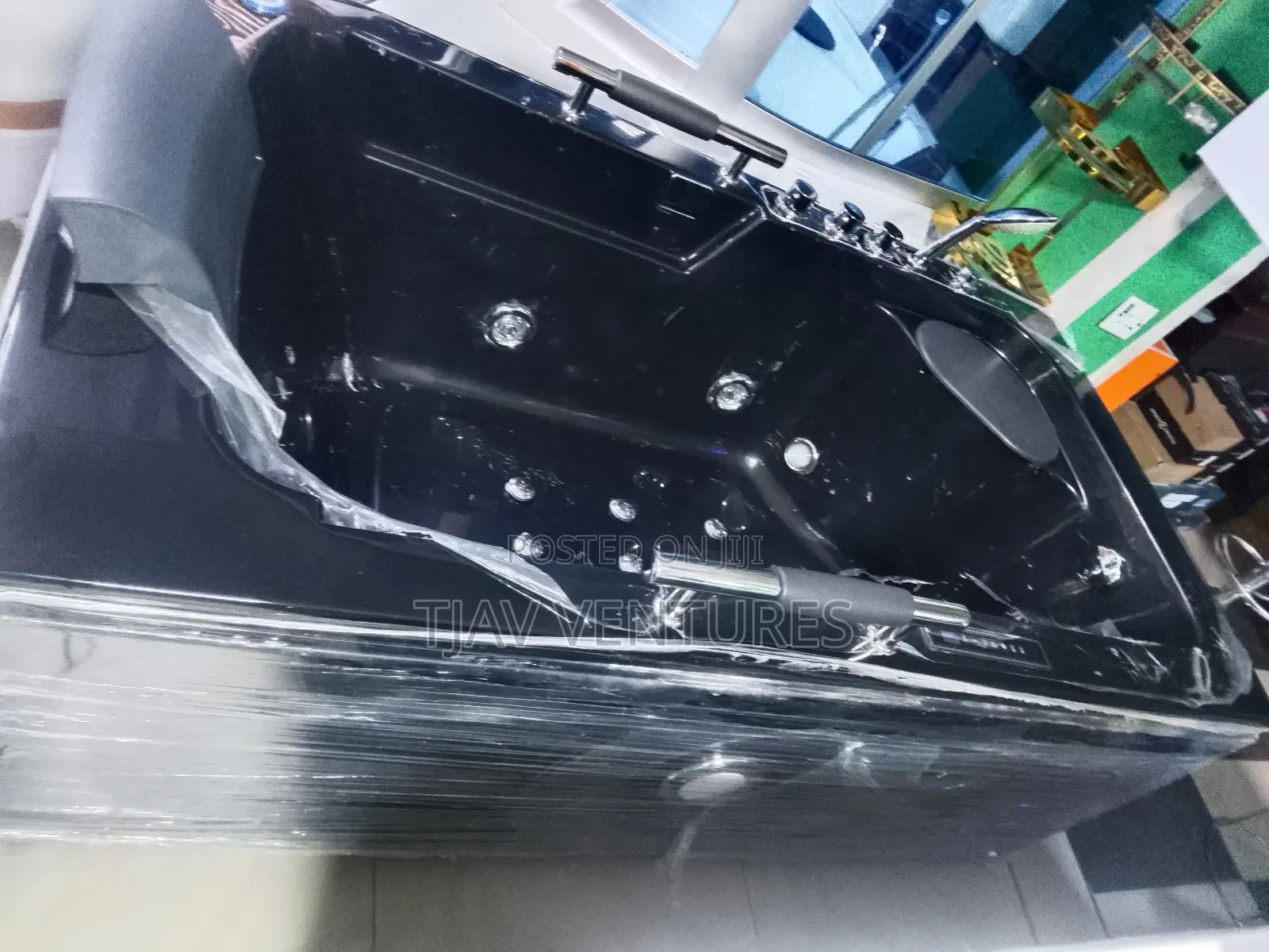 England Standard Black Single Jacuzzi