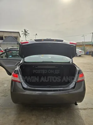 Toyota Camry LE 4dr Sedan (2.5L 4cyl 6AM) 2010 Gray
