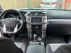 Toyota 4-Runner SR5 4x4 2019 Silver