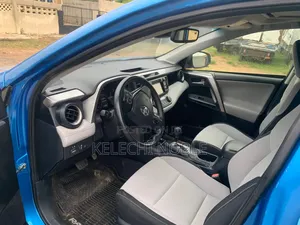 Toyota RAV4 XLE 4dr SUV AWD (2.5L 4cyl 6A) 2018 Blue