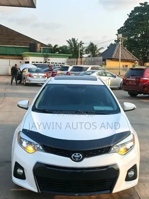 Toyota Corolla S w/Special Edition Pkg (1.8L 4cyl CVT) 2016 White
