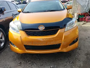 Toyota Matrix Hatchback FWD (1.8L 4cyl 5M) 2010 Gold