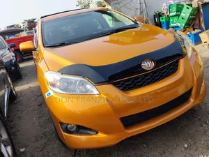 Toyota Matrix Hatchback FWD (1.8L 4cyl 5M) 2010 Gold