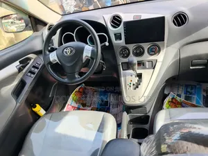 Toyota Matrix Hatchback FWD (1.8L 4cyl 5M) 2010 Gold