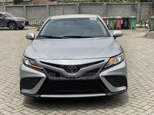 Toyota Camry SE Nightshade 2024 Silver