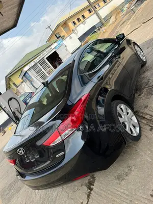 Hyundai Elantra Limited Sedan FWD (1.8L 4cyl 6A) 2013 Black
