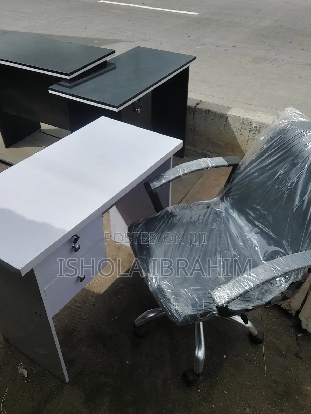 3ft White Office Table and Rolling Chair