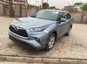 Toyota Highlander LE FWD 2020 Gray
