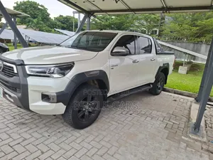 Toyota Hilux 2021 White