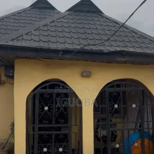 3bdrm Bungalow in Oko Filling Bus Stop, Igando / Ikotun/Igando for sale