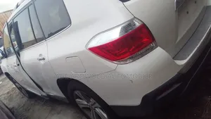 Toyota Highlander Limited 2011 White