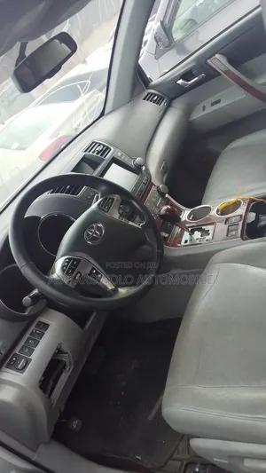 Toyota Highlander Limited 2011 White