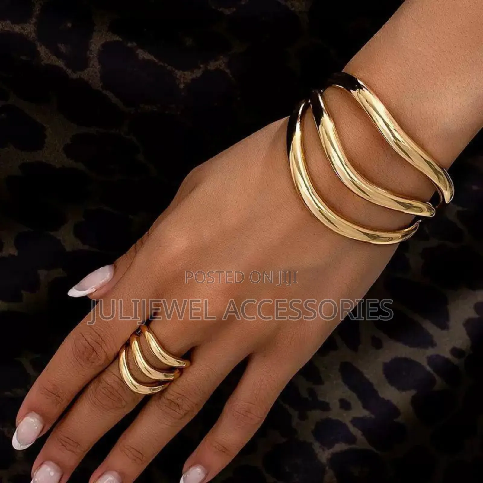 Ladies Classic Bangle and Ring Set