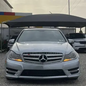 Mercedes-Benz C300 Luxury 4Matic Sedan AWD (3.5L 6cyl 7A) 2013