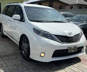 Toyota Sienna SE Premium 8 Passenger (3.5L 6cyl 6A) 2016 White