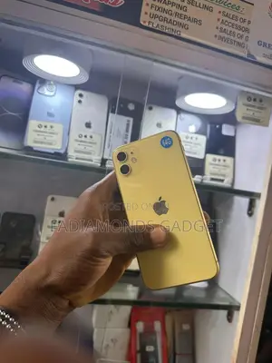 New Apple iPhone 11 128 GB Yellow