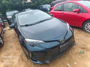 Toyota Corolla SE (1.8L 4cyl 2A) 2018 Blue