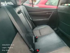 Toyota Corolla SE (1.8L 4cyl 2A) 2018 Blue